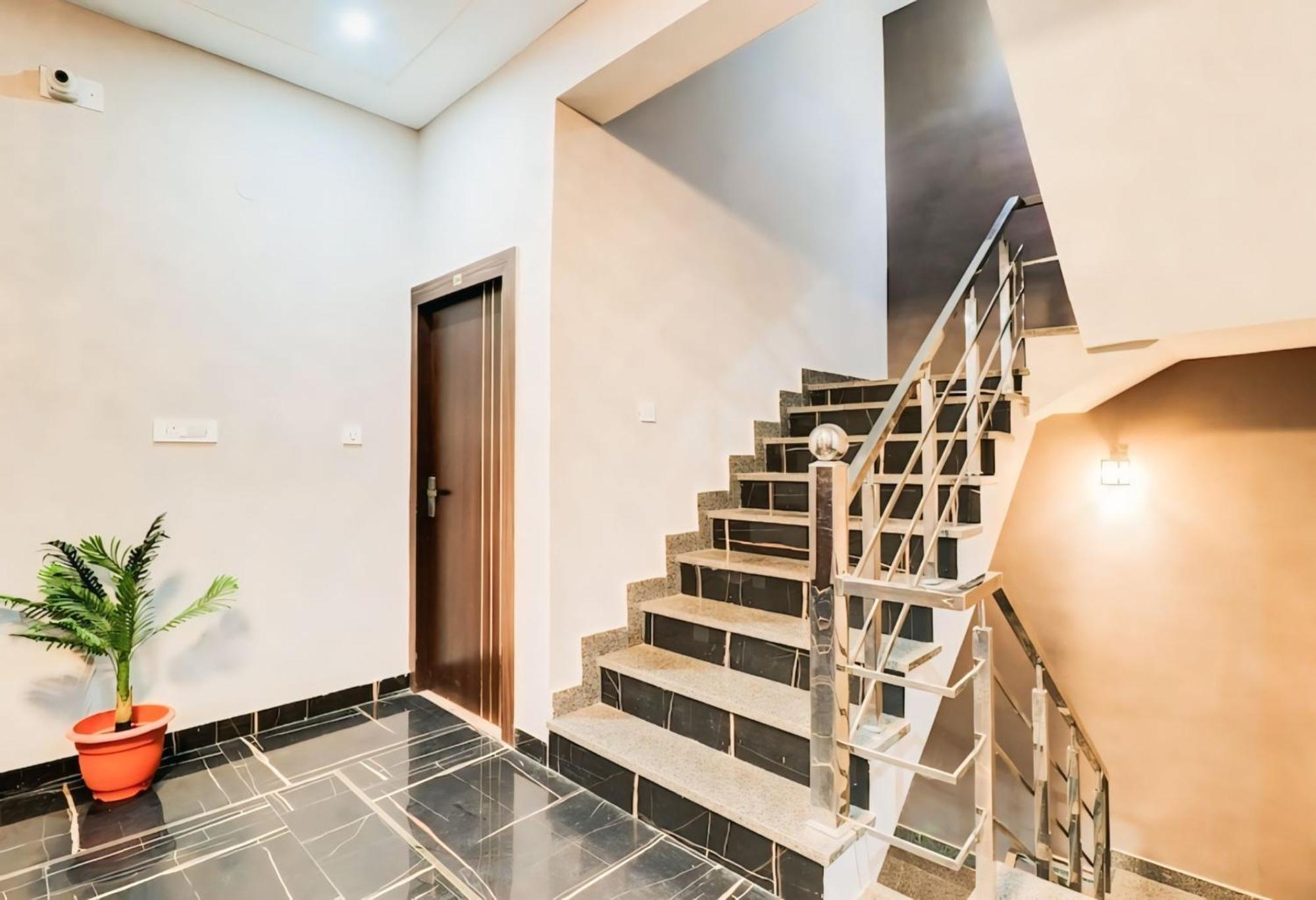 Hotel Sky Heights Джайпур Стая снимка
